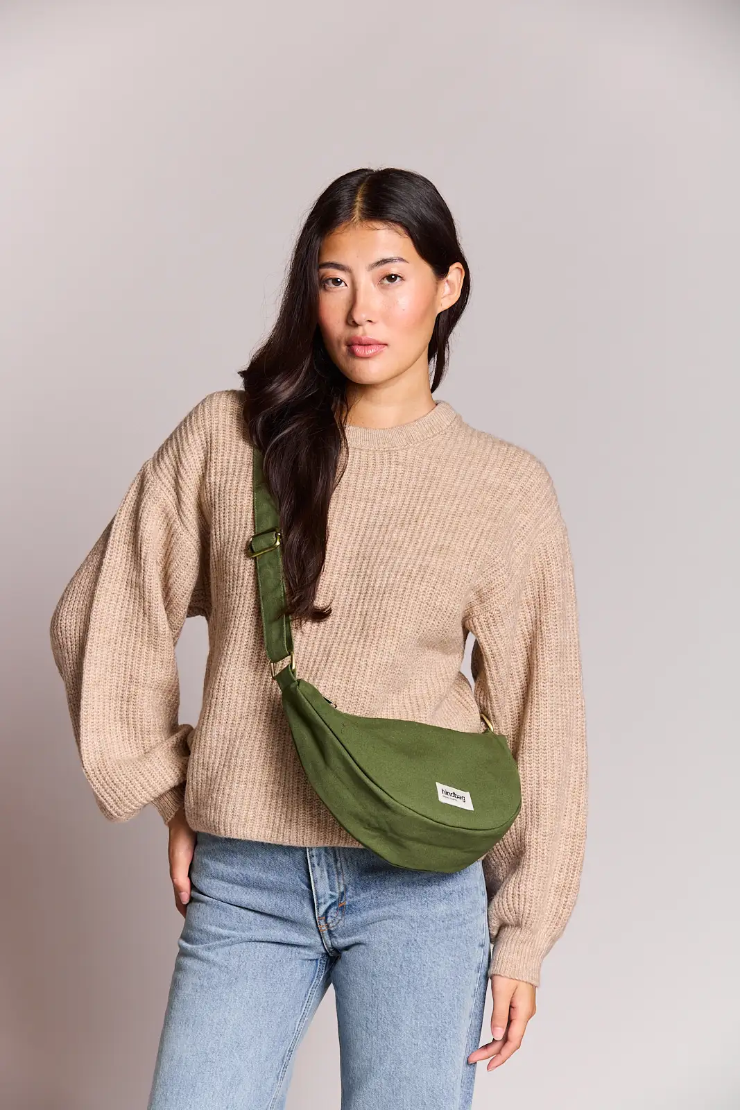 sac-banane-andrea-olive-femme-01-hindbag